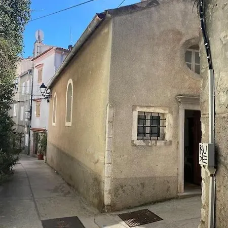 Lovely In Old With Parking Apartament Cres
