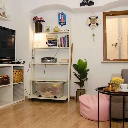 Lovely Vacation House In Old City With Parking *