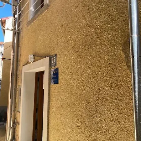 Lovely In Old With Parking