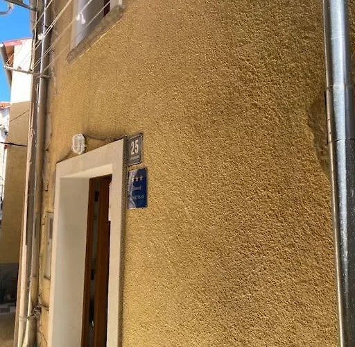 Lovely In Old With Parking